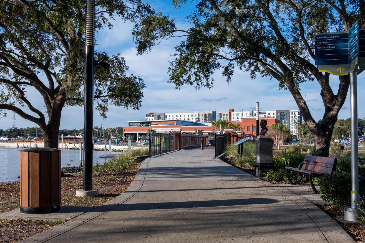 Frontdesk Lantower Westshore Apts Tampa Exterior photo