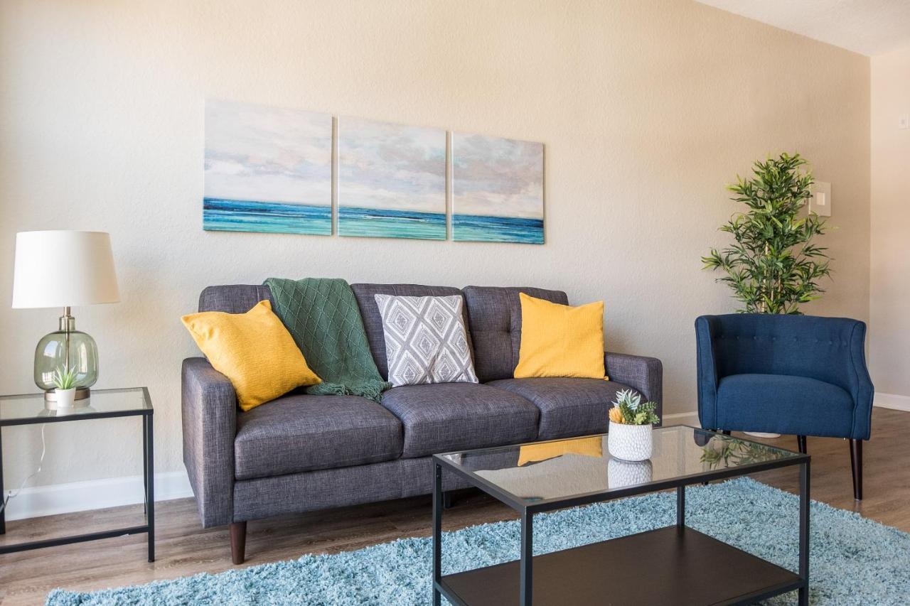 Frontdesk Lantower Westshore Apts Tampa Room photo