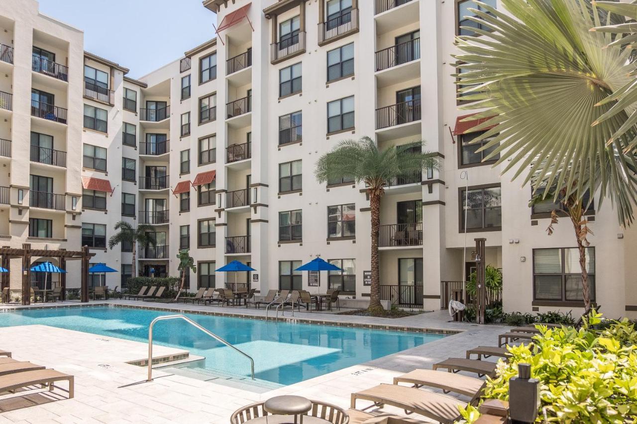 Frontdesk Lantower Westshore Apts Tampa Exterior photo